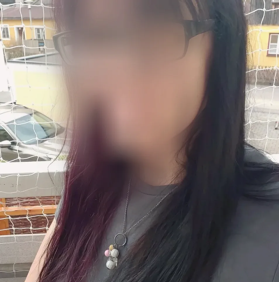Amira, 37