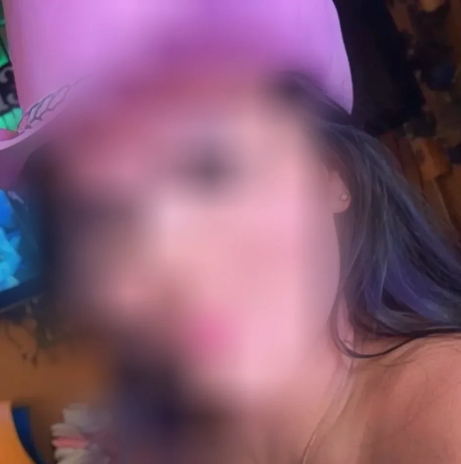 Ella, 28