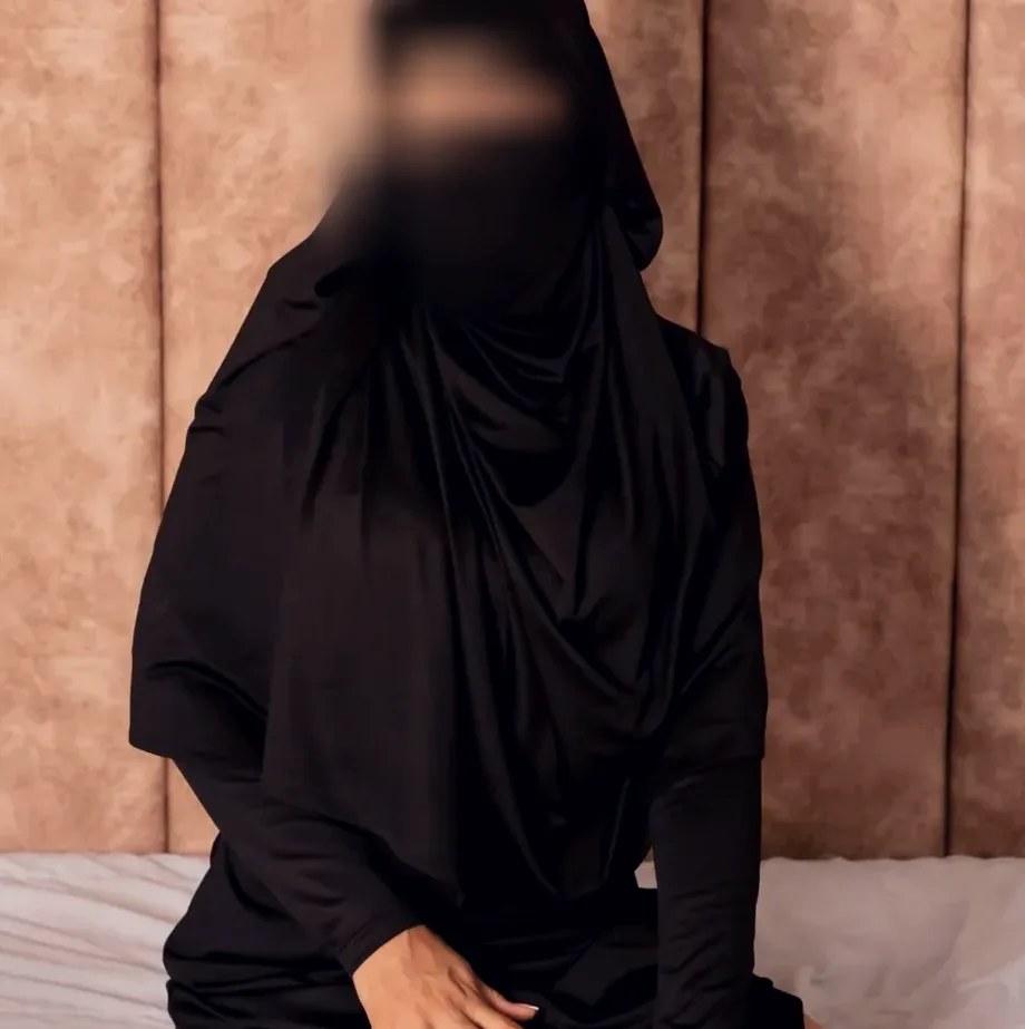 Mariam, 35