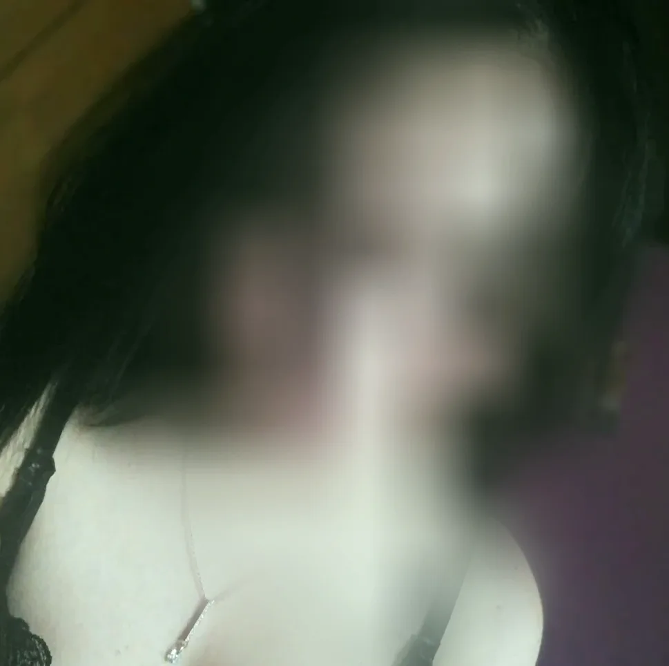 Mila, 32