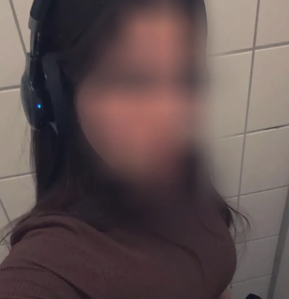 Samantha, 25